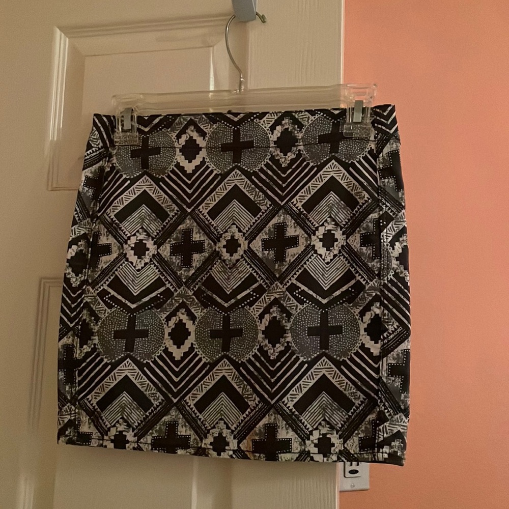 Patterned mini skirt